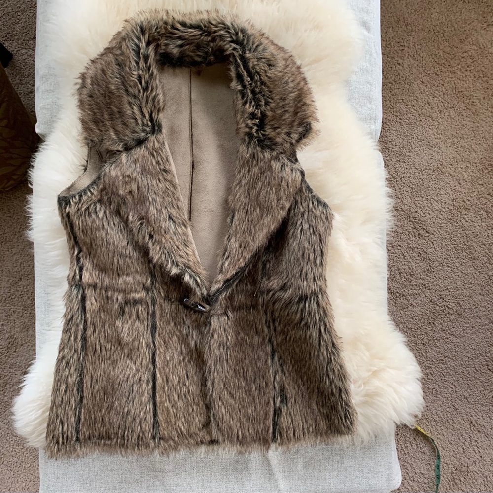 Faux fur reversible vest - Picture 3 of 4